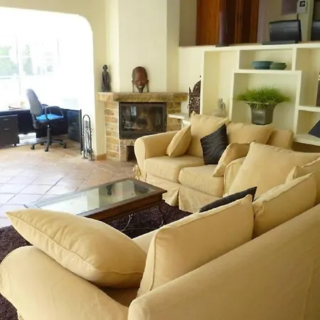 11647 - Private Cosy In Area Villa